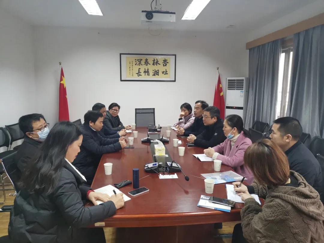 市工伤保险管理服务局一行对市中心医院开展工伤保险调研指导