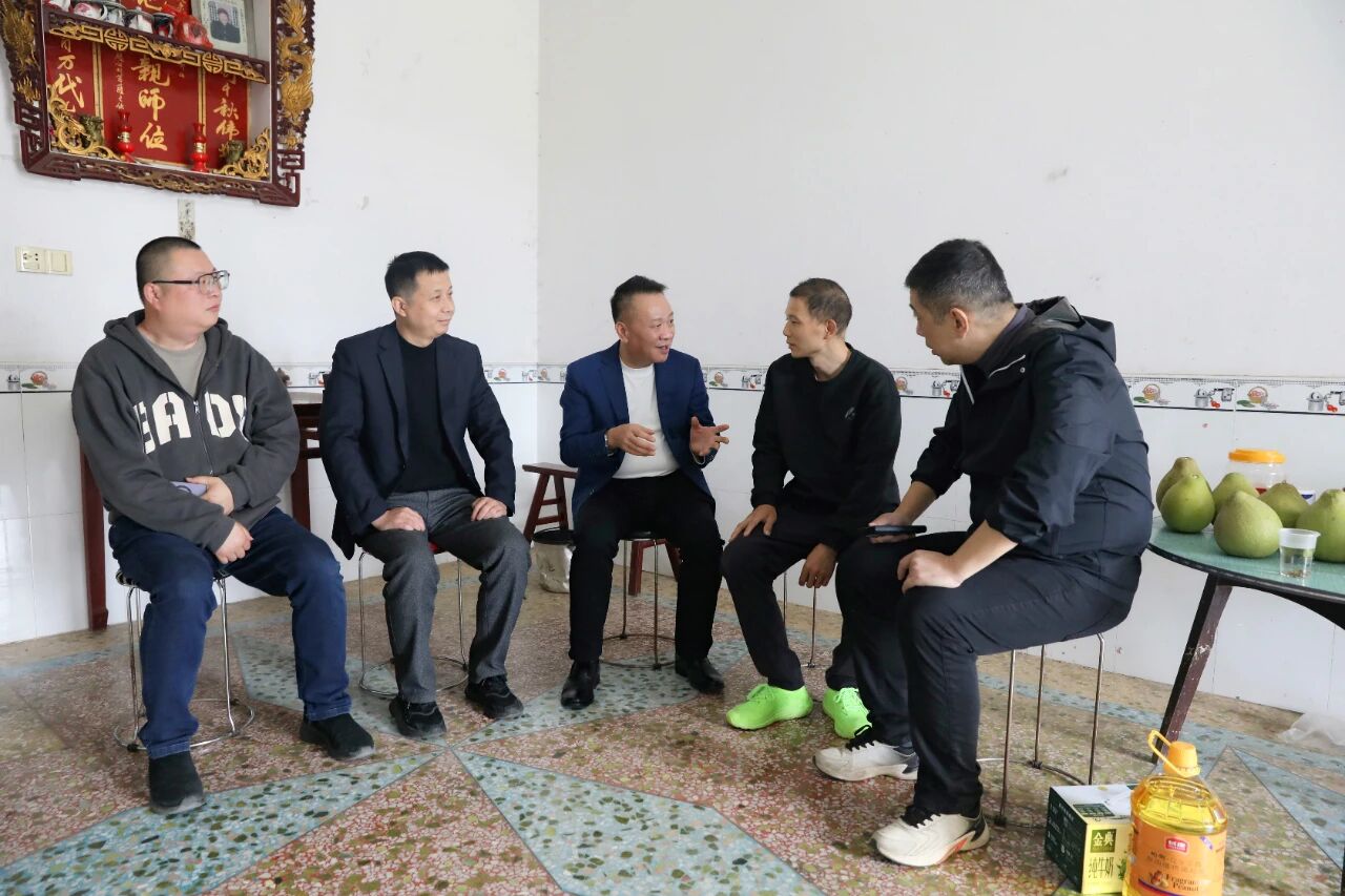 后盾有温度，帮扶送健康！