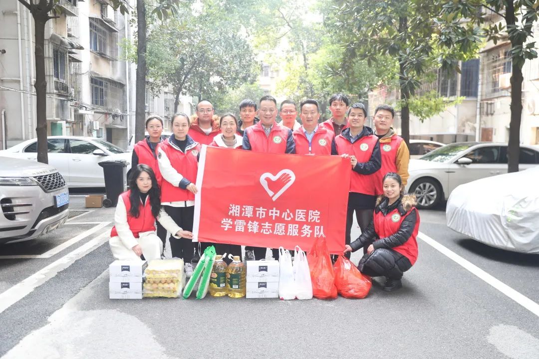 追着光，成为光，散发光，惠景志愿红这样学雷锋!