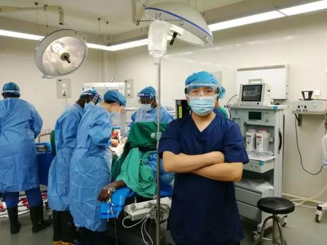 【湘潭医生援非日记】生理结构难触骨性标记，非常体位解决麻醉难题