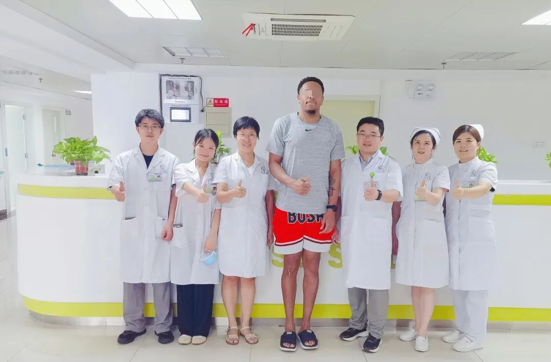 国外职业篮球运动员千里赴湘潭是为何？