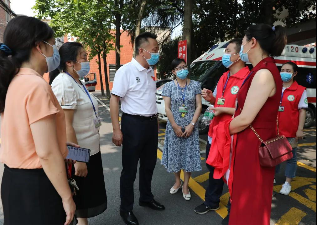 战疫有你，关爱有我！院党委慰问抗疫一线工作人员！
