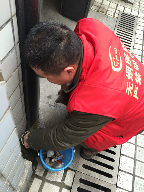 曾建平院长带队慰问创文一线工作人员