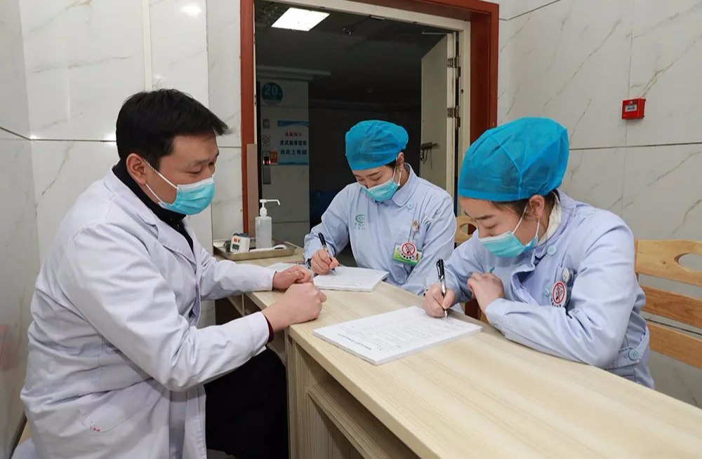 The First Batch of Medical Staff in Xiangtan Central Hospital Received SARS-Cov-2 Vaccine
