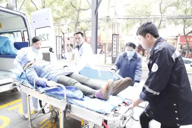 “抢救大脑” 湘潭市中心医院开展急性脑梗死静脉溶栓 绿色通道演练