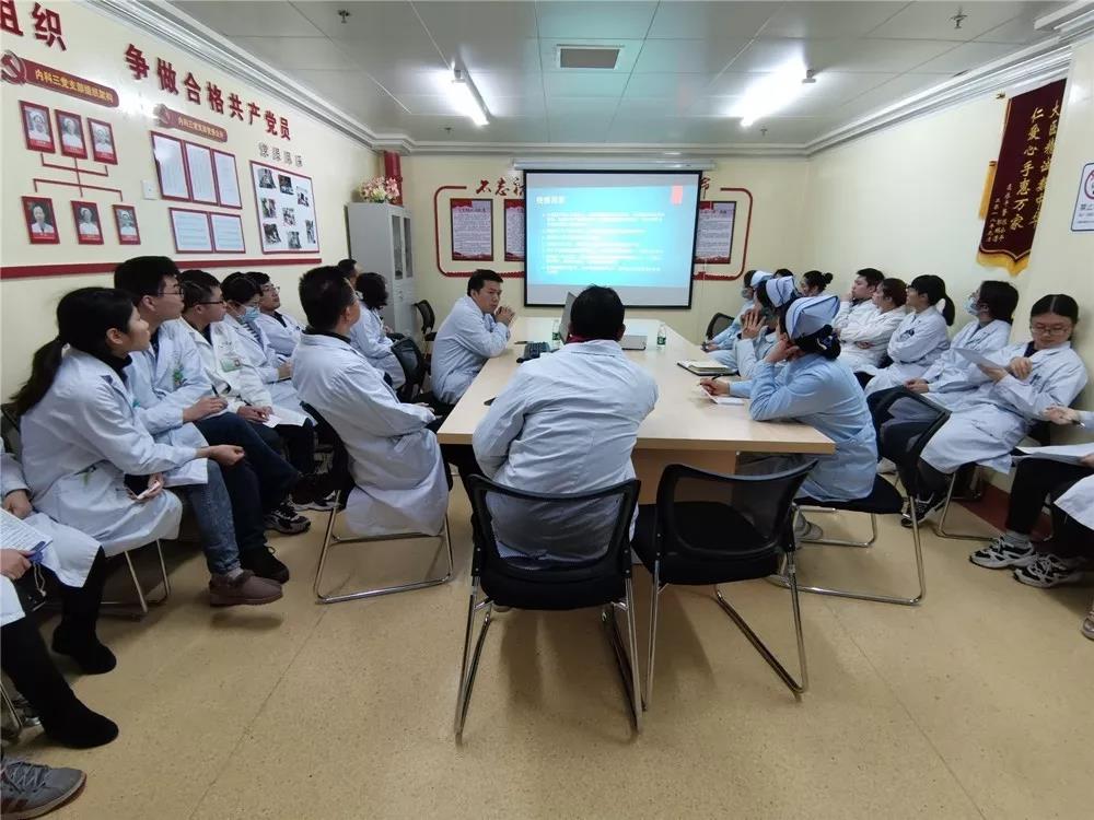 【直击一线】他们是湘潭最早一批专业学习新冠肺炎的科室