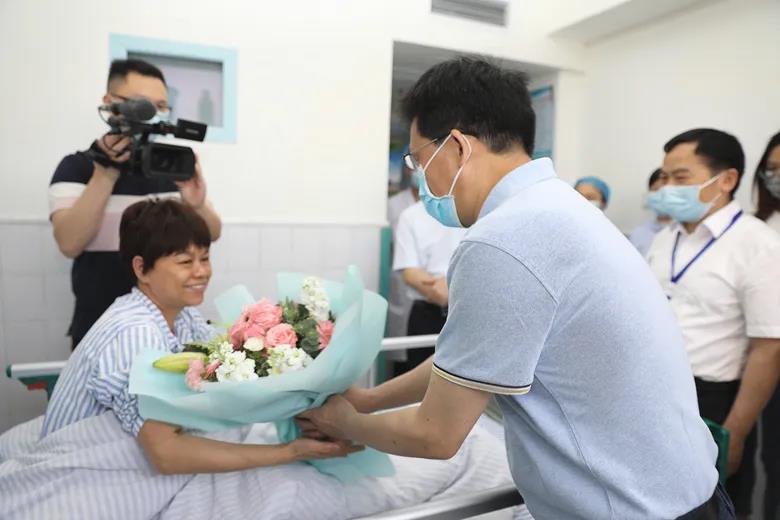 【5•12护士节】市委常委、宣传部部长周晓理：“看到你们就像看到了英雄！”