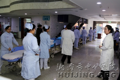 年末演练保平安---市中心医院组织护理急救演练
