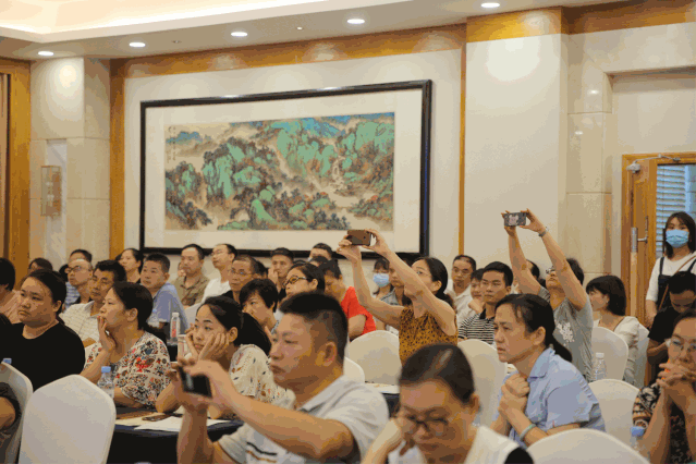 真·站都站不下！湘潭神经内科专业首场线下年会火到“出圈”