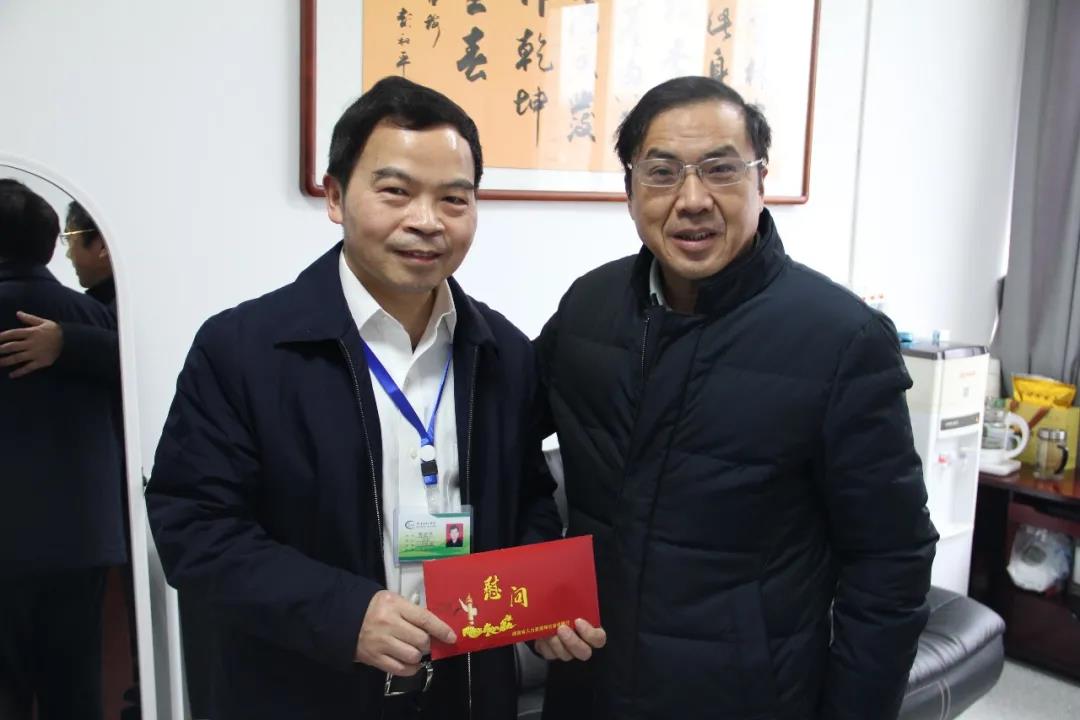 市人社局局长陈铁平慰问享受国务院特殊津贴专家曾建平、唐新桥