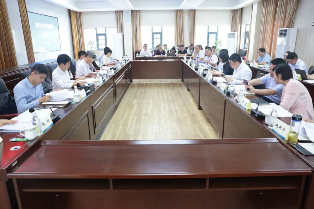 湖南大学副校长蒋健晖一行来湘潭市中心医院（湖南大学附属医院）开展调研