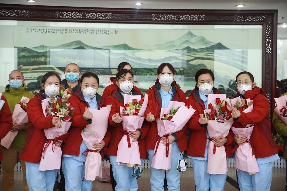 湘潭市中心医院首批“最美逆行者”今日出征黄冈！
