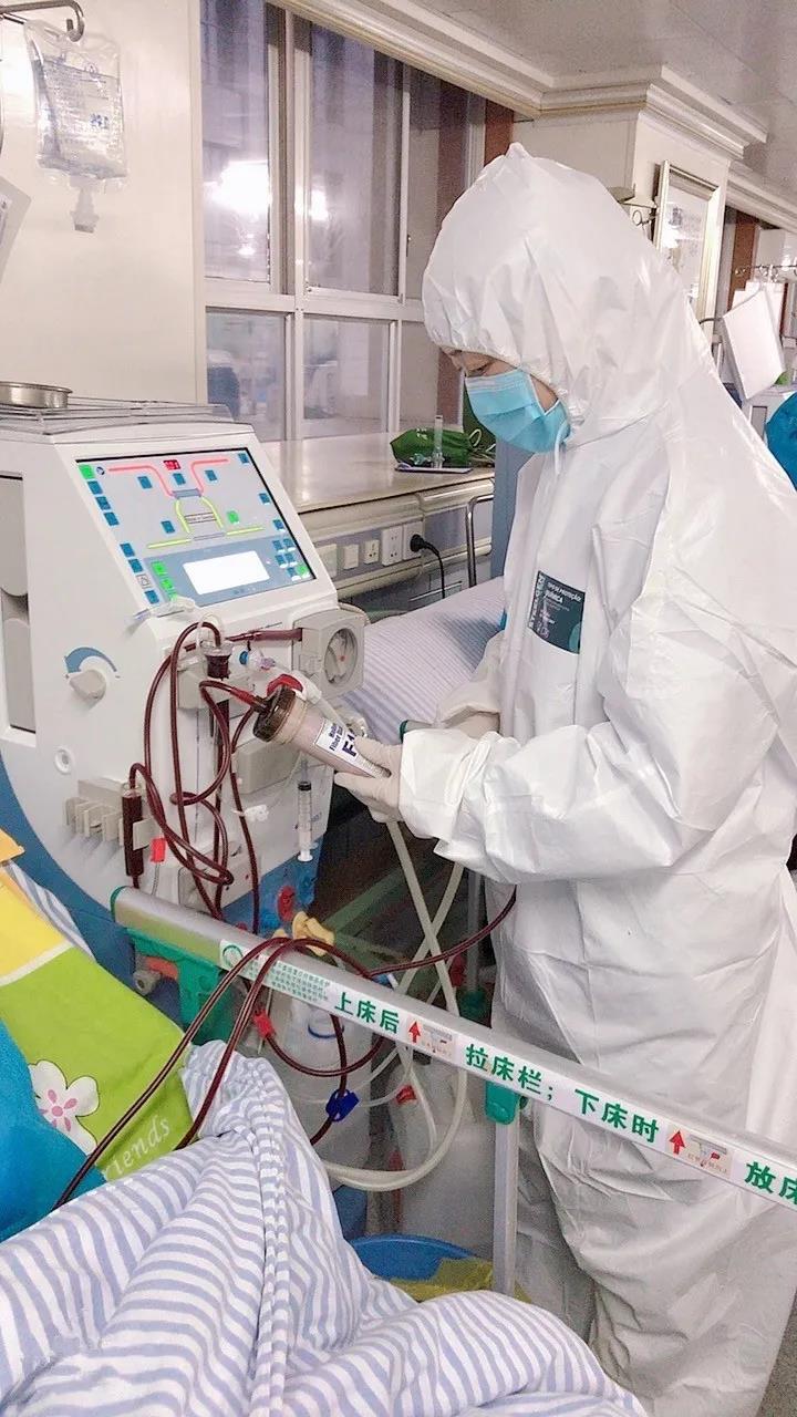 “疫”血奋战中的血透室