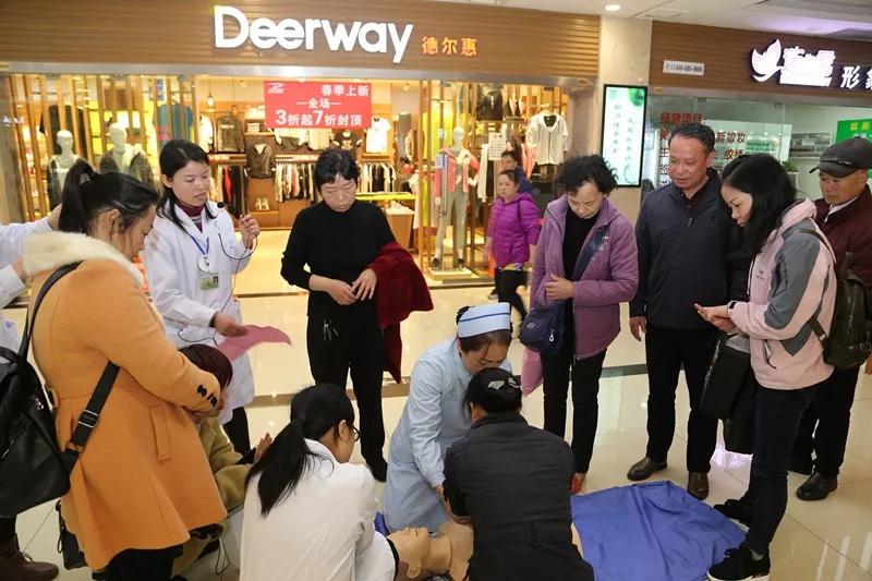 心肺复苏科普走进河西地下商业城市