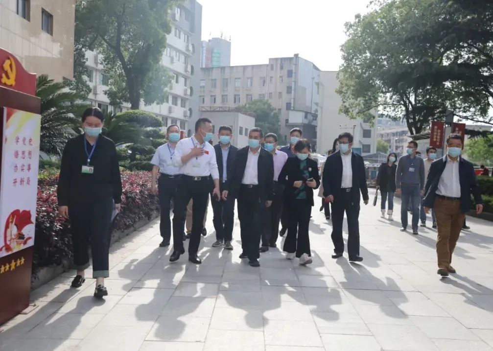湖南省人大教科文卫委来湘潭市中心医院开展母婴保健“一法一办法”执法检查前期调研