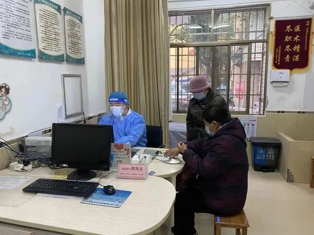特殊时期不敢外出就医开药？家庭医生“上门”，健康服务“到家”
