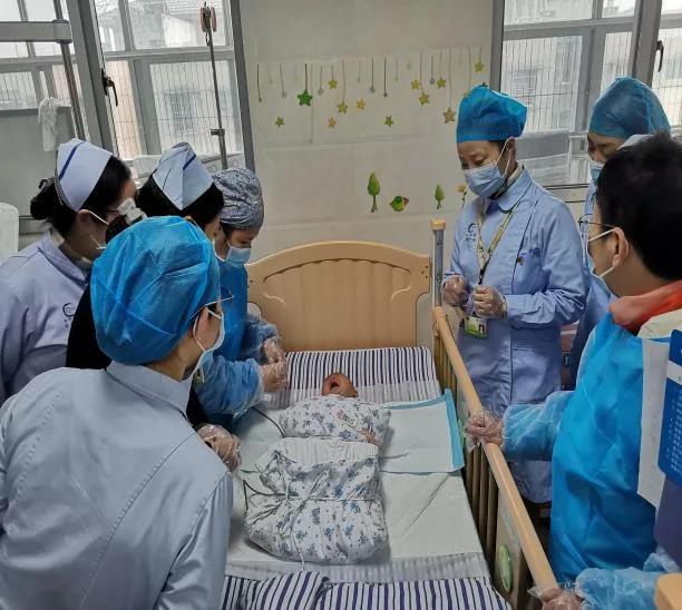 心痛！3个月大的宝宝因湿疹进了重症监护室