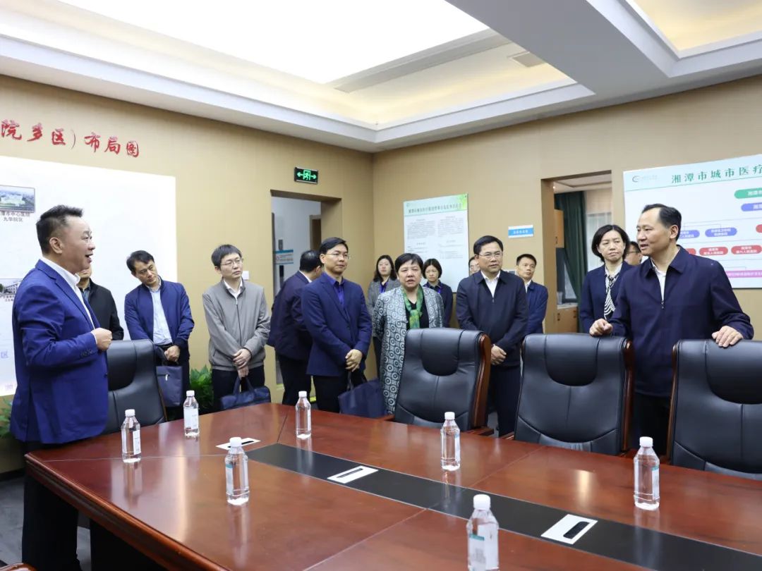 湖南省卫生健康委党组书记、主任李小松一行到湘潭市中心医院调研