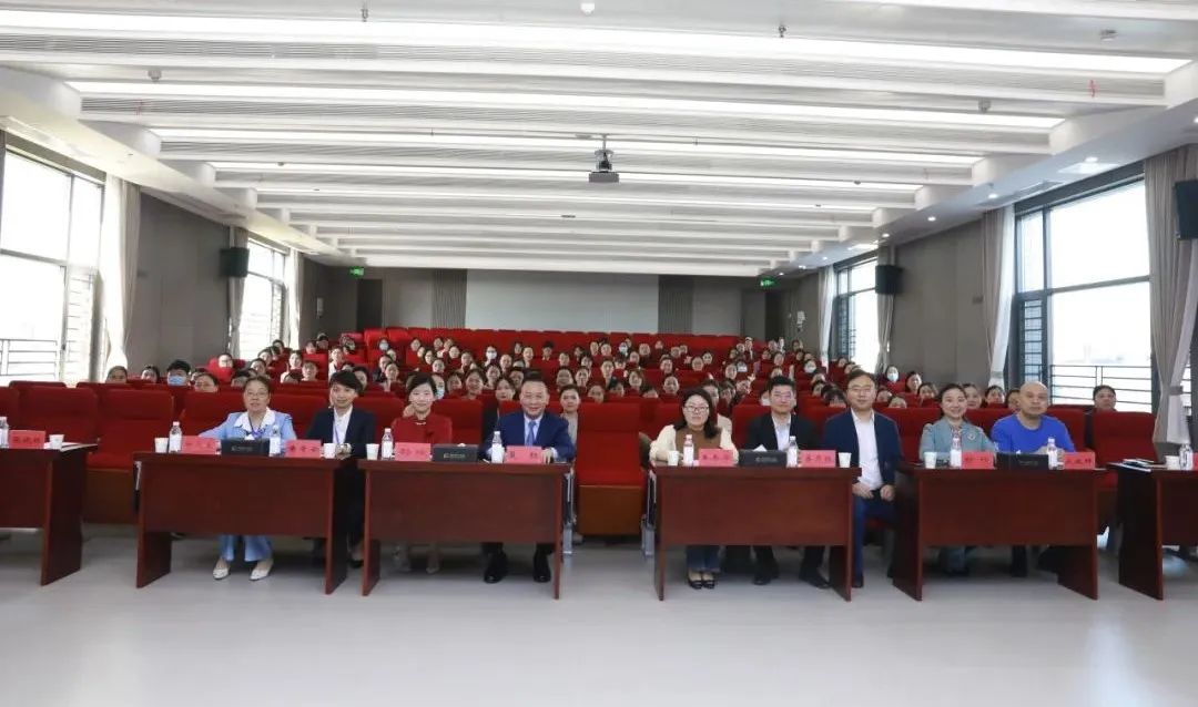 开创未来，启迪新思——湘潭市中心医院开展临床用具创新培训班