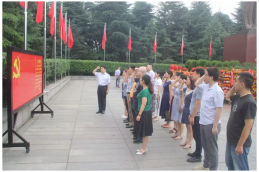 不忘初心，继续前行——记外科党总支二党支部韶山医院义诊讲学党日活动