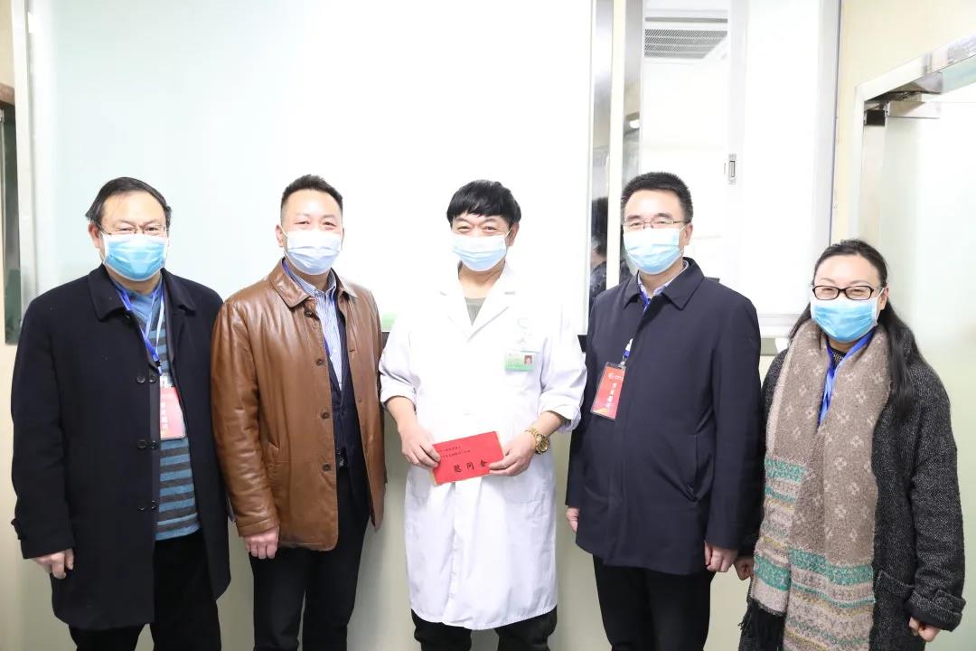 尊重人才 爱护人才 湘潭市中心医院领导走访慰问优秀专家人才