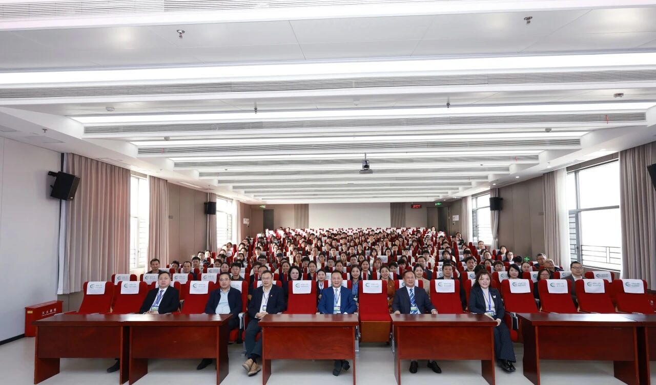 “惠景新力量”整装待发——湘潭市中心医院2025年度新员工岗前培训开班