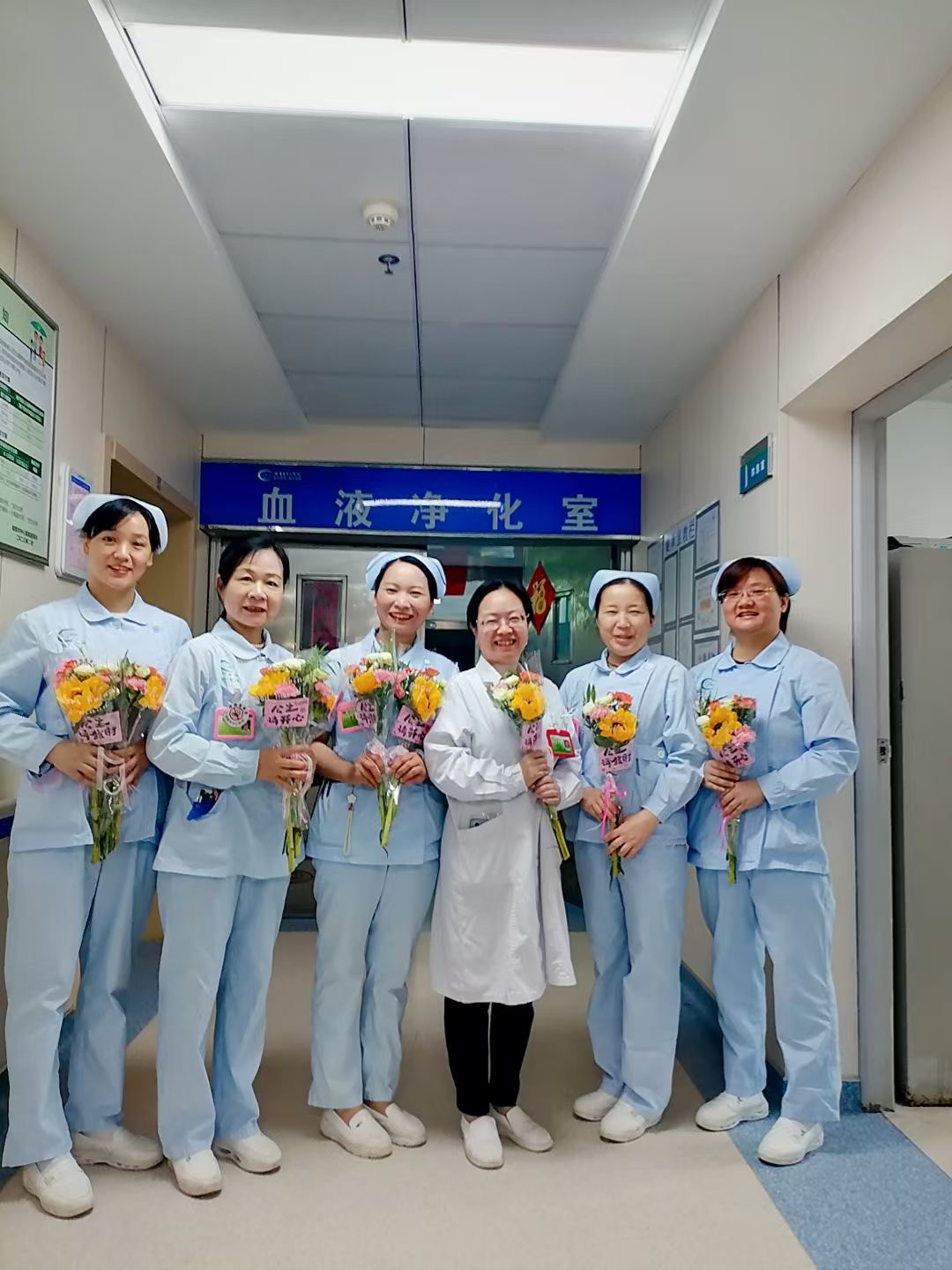 以爱为桥，守护生命之河 ——记血透室护士节背后的温情与担当