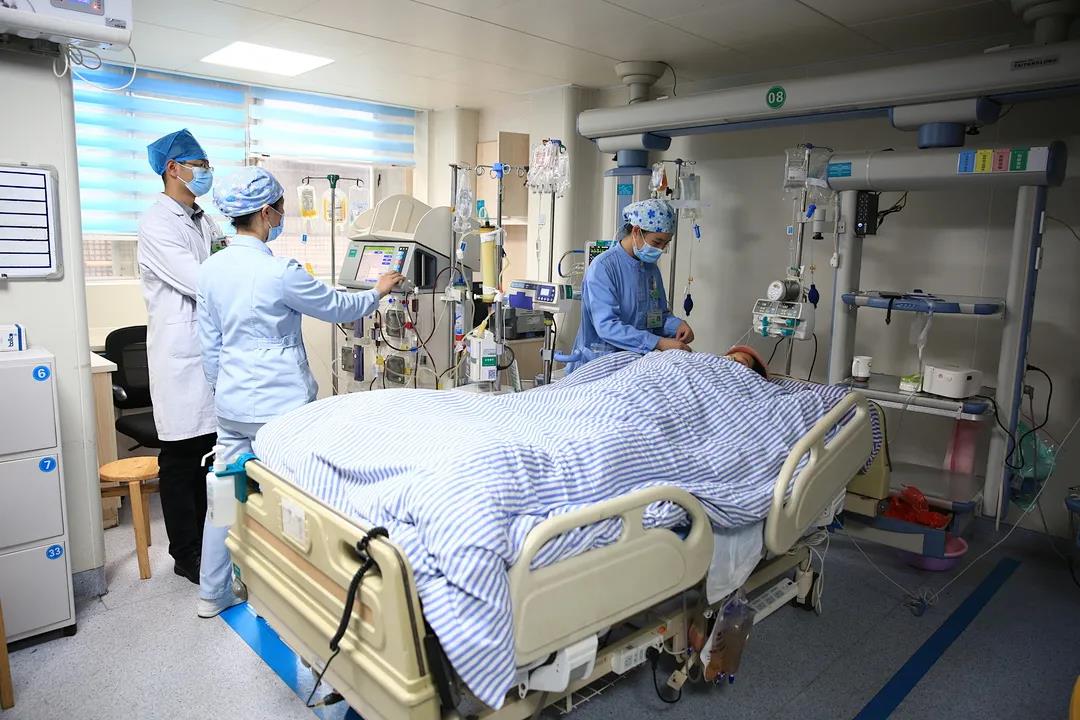8月产妇患高脂血症性胰腺炎紧急终止妊娠，双膜血浆置换救回一命！