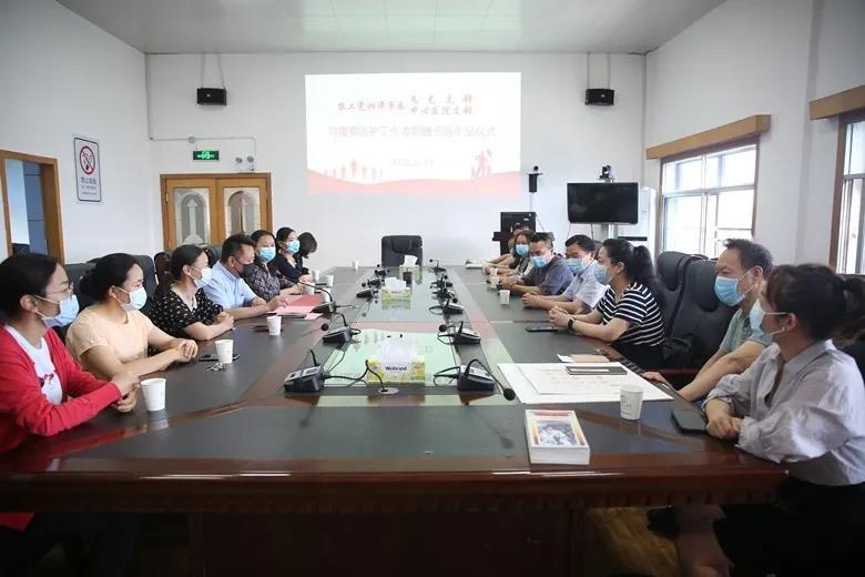 农工党湘潭市委文艺支部赠书香送英雄