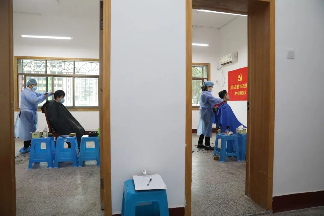 “Tony老师”又来啦！为战疫一线医务人员上门理发