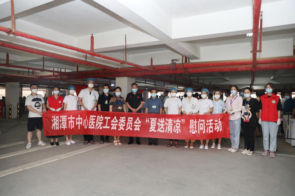 疫情防控不松懈高温慰问送清凉