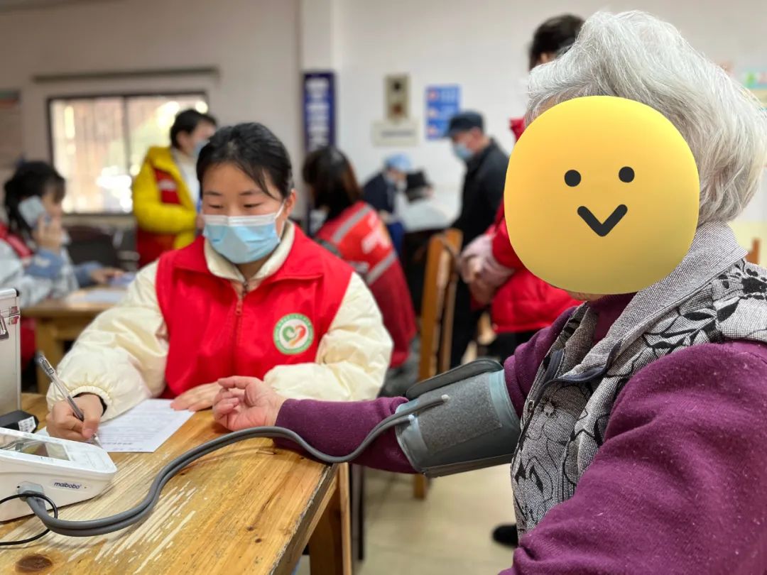 岳塘街道社区卫生服务中心为新冠疫苗接种全覆盖不断改进工作方式显成效